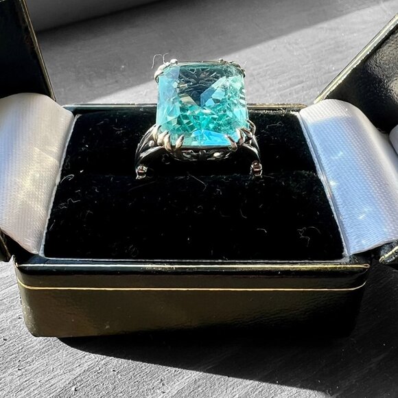 Elegant Emerald Cut Aquamarine & Silver Gemstone Ring - Picture 2 of 3